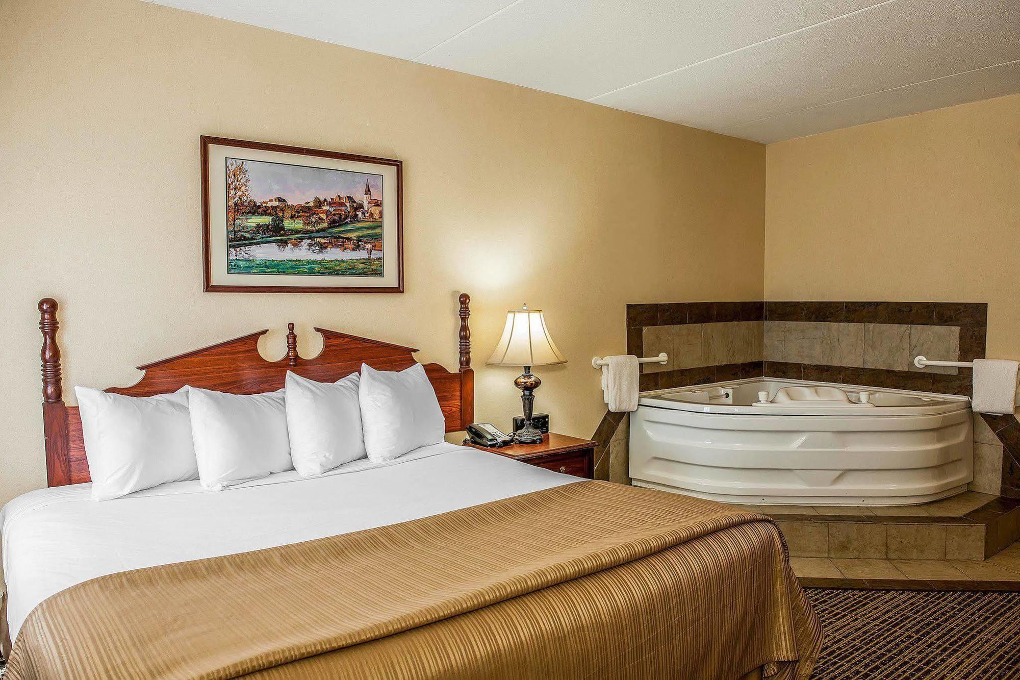 Baymont By Wyndham South Bend Near Notre Dame Exterior foto
